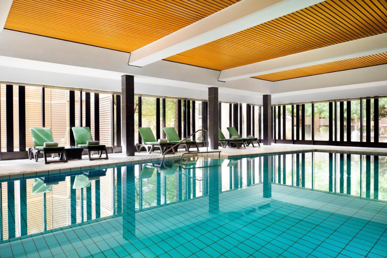 Intercontinental Riyadh By Ihg Exterior foto The swimming pool at the hotel