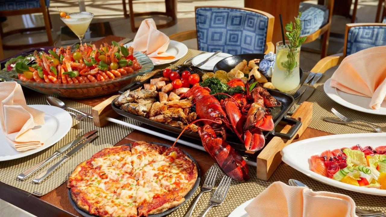 Intercontinental Riyadh By Ihg Exterior foto A lobster dinner
